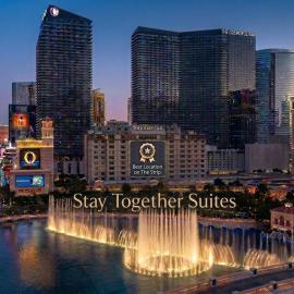 Stay Together Suites - Condominium In The Heart Of The Strip Sleeps 12 - NO RESORT FEE，位于拉斯维加斯的酒店