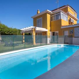 Home2Book Spacious Family Villa with Pool, Sevilla，位于Palomares del Río的酒店