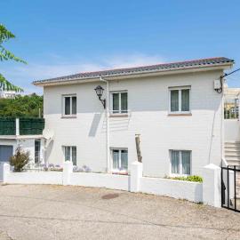 Atalaya Luarca Apartamentos turísticos，位于卢阿尔卡的酒店