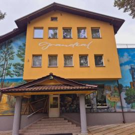 GRANDIAL，位于弗瓦迪斯瓦沃沃的酒店
