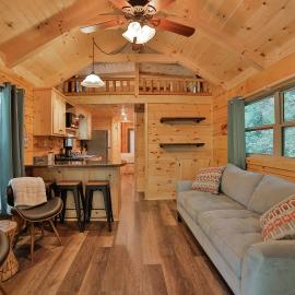 Bryce Cabin Lookout Mtn Tiny Home W Swim Spa，位于查塔努加的酒店