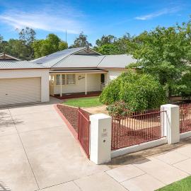 26 Dickson St - character home in the heart of Echuca，位于伊丘卡的酒店