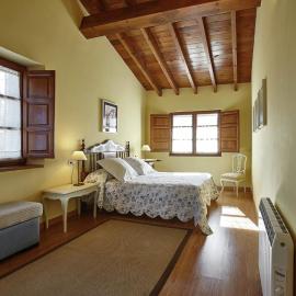 Mansion in Nava with Pool & Terrace，位于Nava的酒店