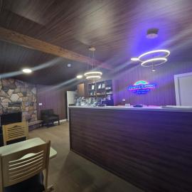 Howard Johnson by Wyndham Hinton，位于欣顿的酒店