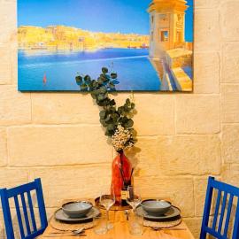 Charming Stone Retreat Walk in Valletta，位于弗洛里亚纳的酒店