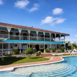 Aero Glamping Hotel Pereira，位于佩雷拉的酒店