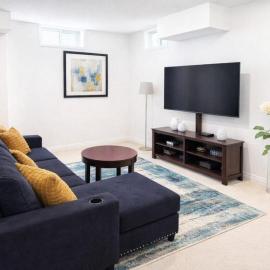 Cozy Guest Suite with Private Bathroom & Entrance，位于米尔顿的酒店