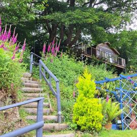 Cosy Treehouse，位于庞蒂浦的酒店