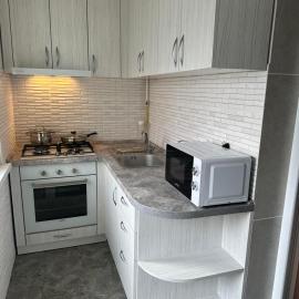 Private Apt style Cottage in Comrat Parking WiFi，位于Comrat的酒店
