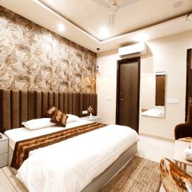 THE CASA GRAND - Premium Rooms For Corporates, Couples And Travellers，位于卢迪亚纳的酒店