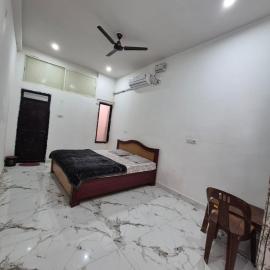 Hotel Seva Simran，位于Chhatarpur的酒店