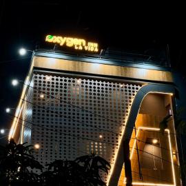 Hotel Oxygen La Vida-Noida Sector 18，位于诺伊达的酒店
