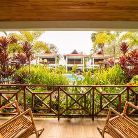 Bungalows Beachfront Hotel，位于蓬塔乌巴的酒店