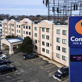 Comfort Inn & Suites Meriden East，位于梅里登的酒店