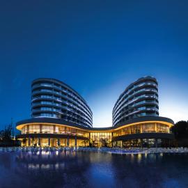 Beks Premium Resort & Spa，位于库萨达斯的酒店