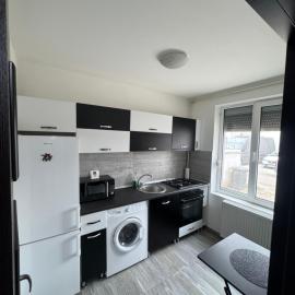 Apartament Yuk，位于Bragadiru的酒店