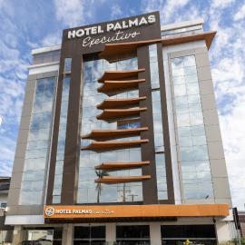 Hotel Palmas Executivo,位于巴拉奈里奥-坎布里乌的酒店