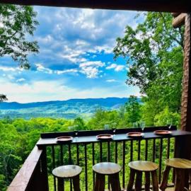 Cozy Townsend Cabin! Mountain Views & Private Spa，位于汤森德的酒店