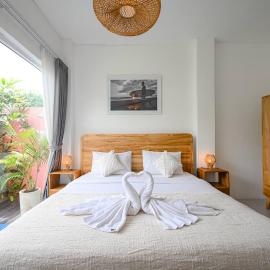 Polly Canggu 1BR Private Pool Villa By Bali Bliss Properties，位于Buduk的酒店
