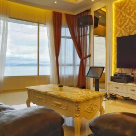 Luxury 180 SeaView 7pax USM & Queensbay，位于牛汝莪的酒店