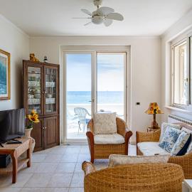 Villa Claudia - YourPlace Abruzzo，位于泰尔莫利的酒店