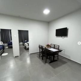 N 41 - Localização Privilegiada Central, Apto com 2 quartos, ar condicionado e garagem，位于Água Boa的酒店