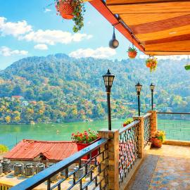 Front View Hotel Vinayak Grand Near Mall Road Best Luxury Stay In Nainital，位于奈尼塔尔的酒店
