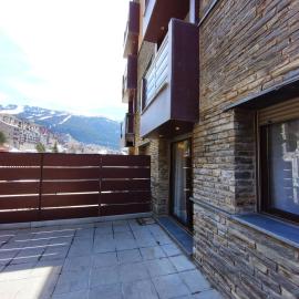 AC Apartaments Cabirol Incles，位于因克勒斯的酒店