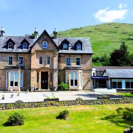 The Caledonian Claymore Hotel，位于阿罗柴尔的酒店