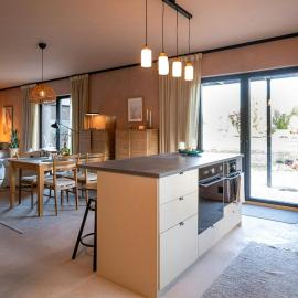 Designer Cabin With Guest House At Lake Mullsjö，位于尤城的酒店