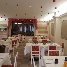 Hotel Ristorante Centrale，位于Vestone的酒店