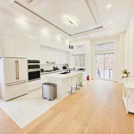 Luxury House with Open Living Space，位于多伦多的酒店