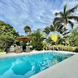 private villa with private pool，位于Aborlan的酒店