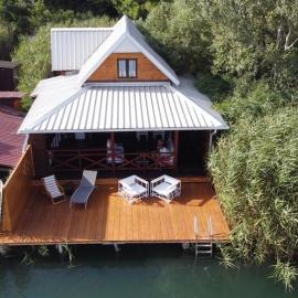 Dori Cottage，位于Ada的酒店