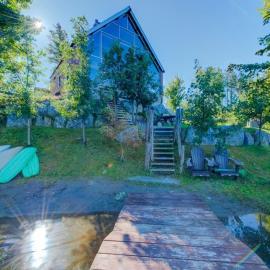Chalet Ancestral - Old-World Charm by Lake，位于Frampton的酒店