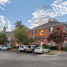 Comfort Inn Foxboro - Mansfield，位于福克斯伯勒的酒店