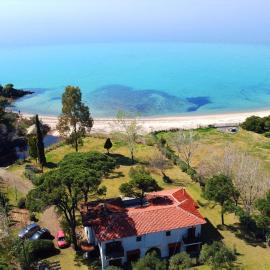 Hacienda Beachfront Villa, Spathies，位于尼基季的酒店