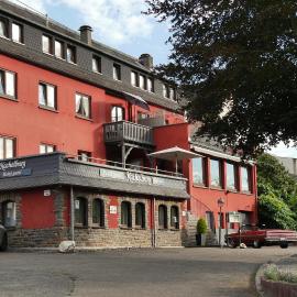 Hotel Kachelburg，位于迪布利希的酒店
