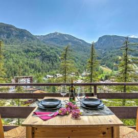 Starkeeper Apartment Ski Base with Balcony Views - Happy Rentals