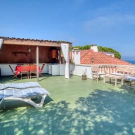 Apart con terraza y vistas al mar，位于卡隆赫的酒店