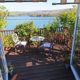 The Secret Garden - Goodwick，位于Goodwick的酒店