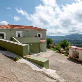 Traditional House in Velies，位于Áyios Sarándos的酒店