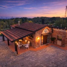 Il Casale di Lucullo-Holiday Home with Pool and Spa-，位于卢奇尼亚诺的酒店