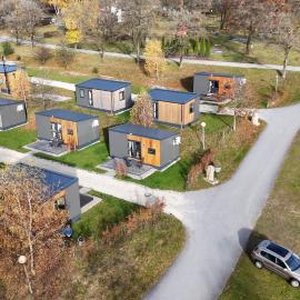 Side-by-Side Tiny Houses，位于Untergriesbach的酒店