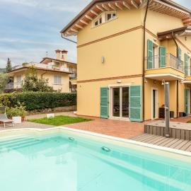 Relax in Villa - Versilia，位于马萨的酒店