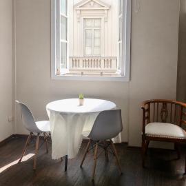 Habitación con balcón con vista al corazón de la ciudad