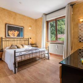 Appartamento vista lago，位于苏尔扎诺的酒店
