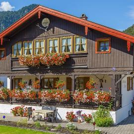 Ferienwohnungen Weiß，位于米滕瓦尔德的酒店