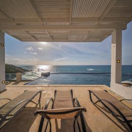 Villa Pantheon with Private Pool & Jacuzzi，位于波莫斯的酒店
