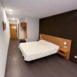 Hostal Mediterranea,位于马德里的酒店